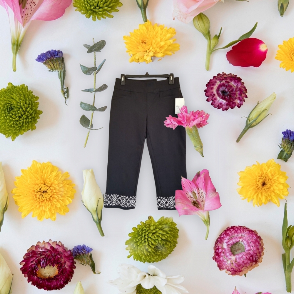 Croft & Barrow Women's Mid Rise Stretch Capri Pants Embroidered Hem, Black, Sz 8